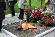 На воинском мемориальном кладбище п.г.т. Мурмаши в рамках всероссийской акции «Свеча памяти» состоялся митинг, приуроченный к 75-й годовщине начала Великой Отечественной войны 1941-1945 г.г.